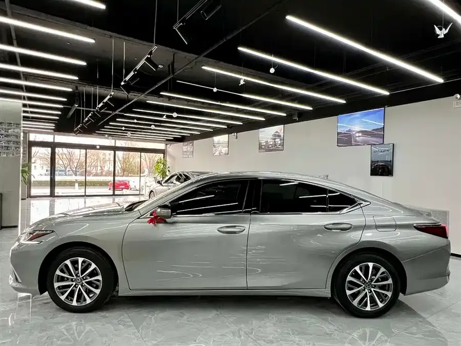Lexus ES 2024 200 Premium Edition 2024 — миниатюра 5