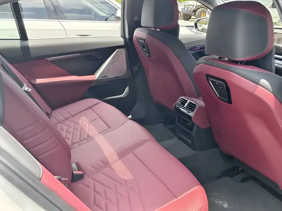 BMW i5 2025 eDrive 40L Luxury Package 2025 — миниатюра 3