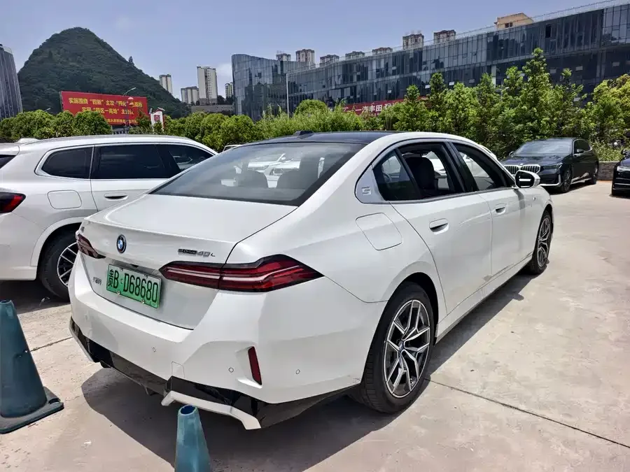BMW i5 2025 eDrive 40L Luxury Package 2025 — миниатюра 4