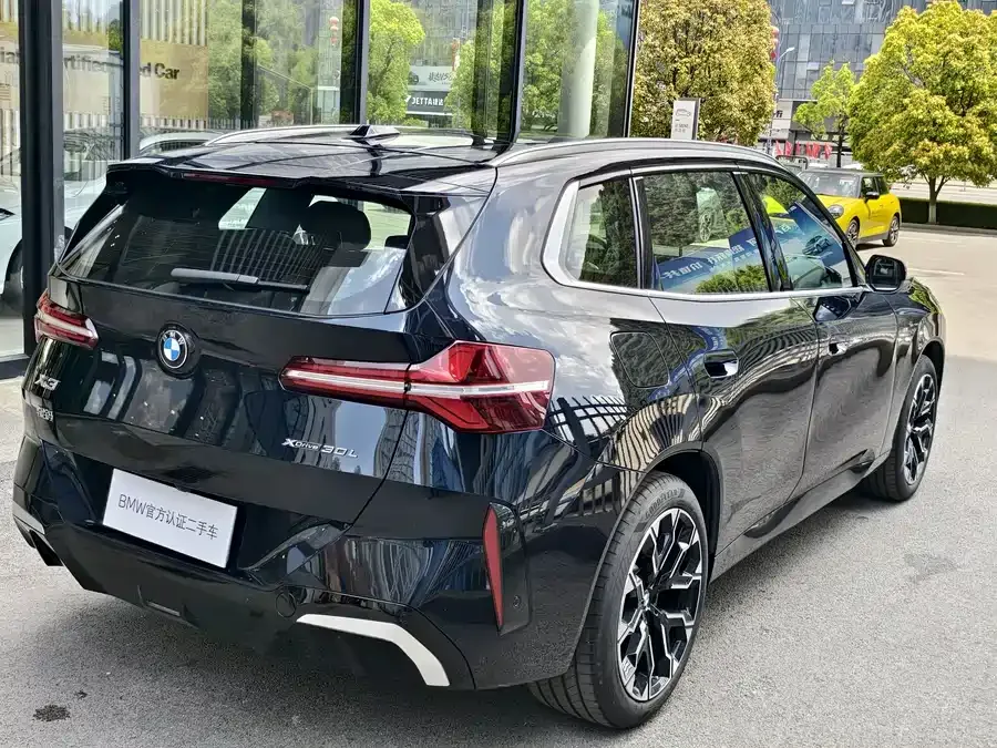 BMW X3 2025 xDrive30L Premium M Sport Night Edition 2025 — миниатюра 3