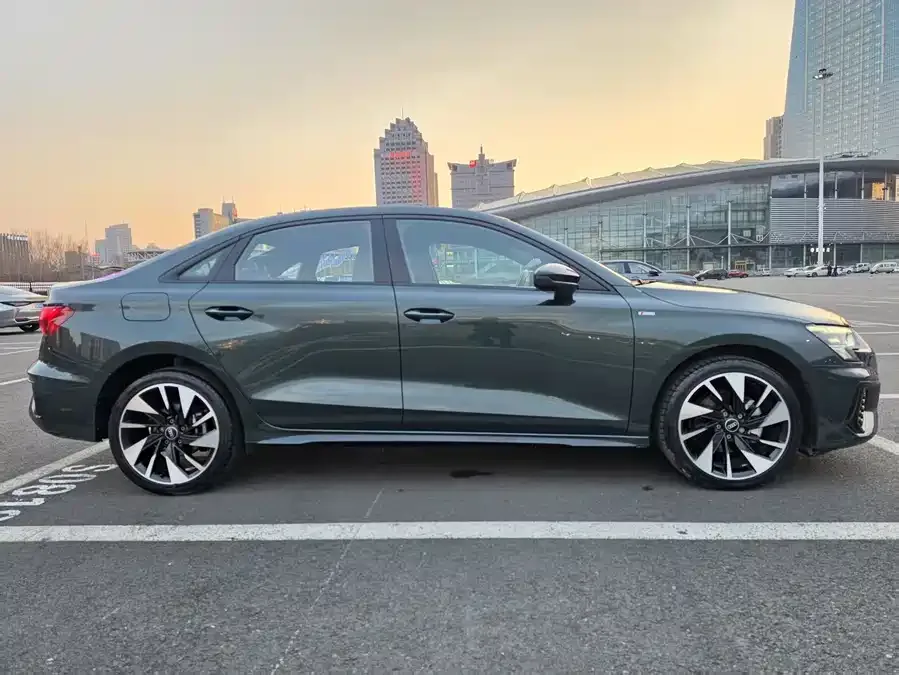 Audi A3 2022 A3L Limousine 35 TFSI aggressive and sporty 2023 — миниатюра 3