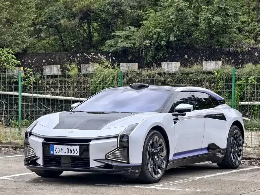 HiPhi Z 2023
