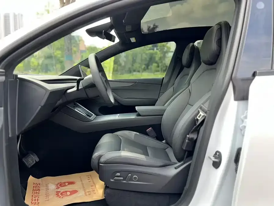 Tesla Model YL Model YL 2025 long-range all-wheel drive version 2026 — миниатюра 4