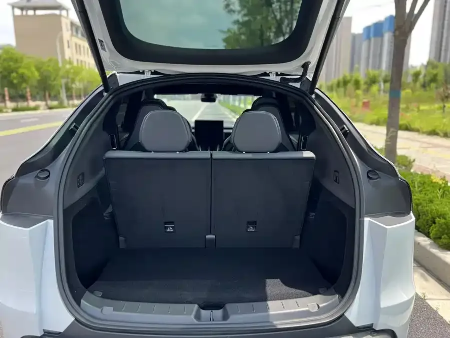 Tesla Model YL Model YL 2025 long-range all-wheel drive version 2026 — миниатюра 5