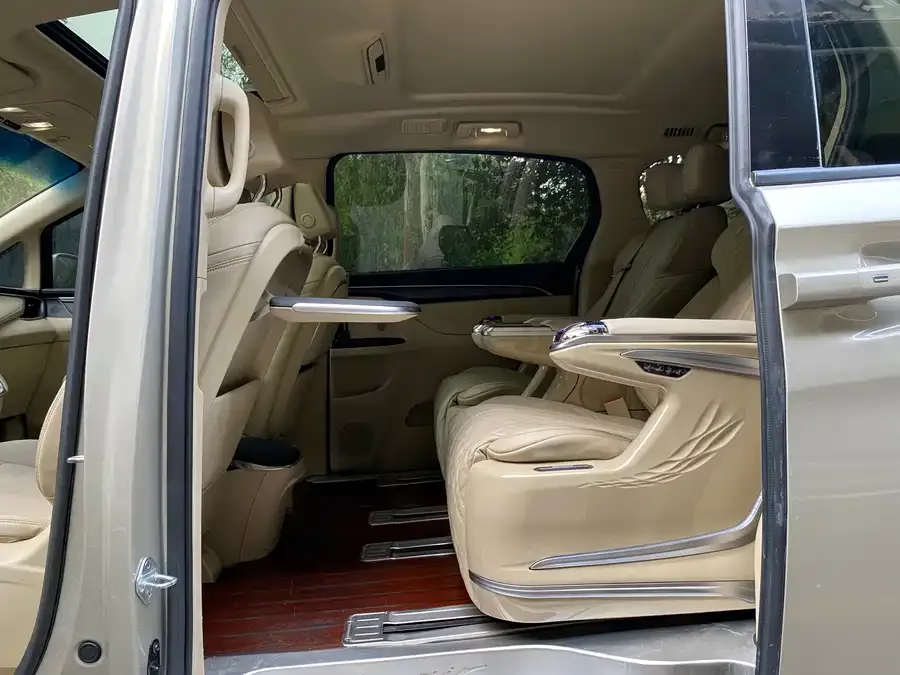 Buick GL8 2022 ES Lu Zun 653T Exclusive model 2022 — миниатюра 2