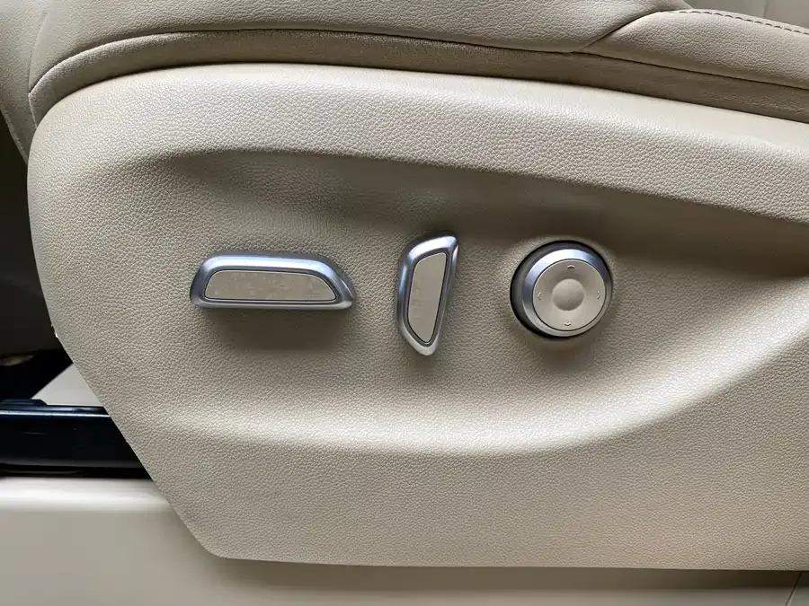 Buick GL8 2022 ES Lu Zun 653T Exclusive model 2022 — миниатюра 4