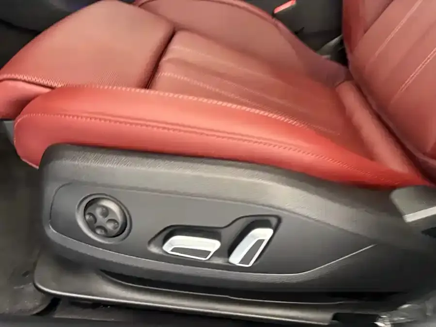 Audi a4 l 2025 2 million units Enjoyable Edition 40 TFSI Luxury Dynamic Edition 2025 — миниатюра 2