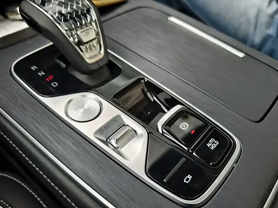 GAC Trumpchi GS8 Trumpchi GS8 2025 Pilot Series 2.0TGDI 2WD Luxury Edition 5 Seaters 2024 — миниатюра 3