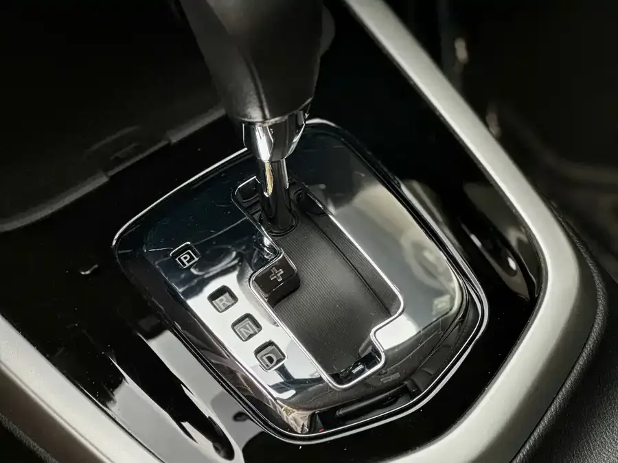 Nissan Terra 2020 Terra 2.5L XL Upper 4WD Automatic 4WD Luxury Edition 2022 — миниатюра 2