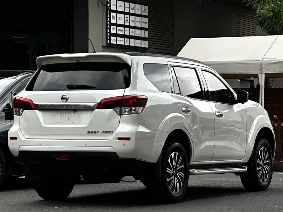Nissan Terra 2020 Terra 2.5L XL Upper 4WD Automatic 4WD Luxury Edition 2022 — миниатюра 3