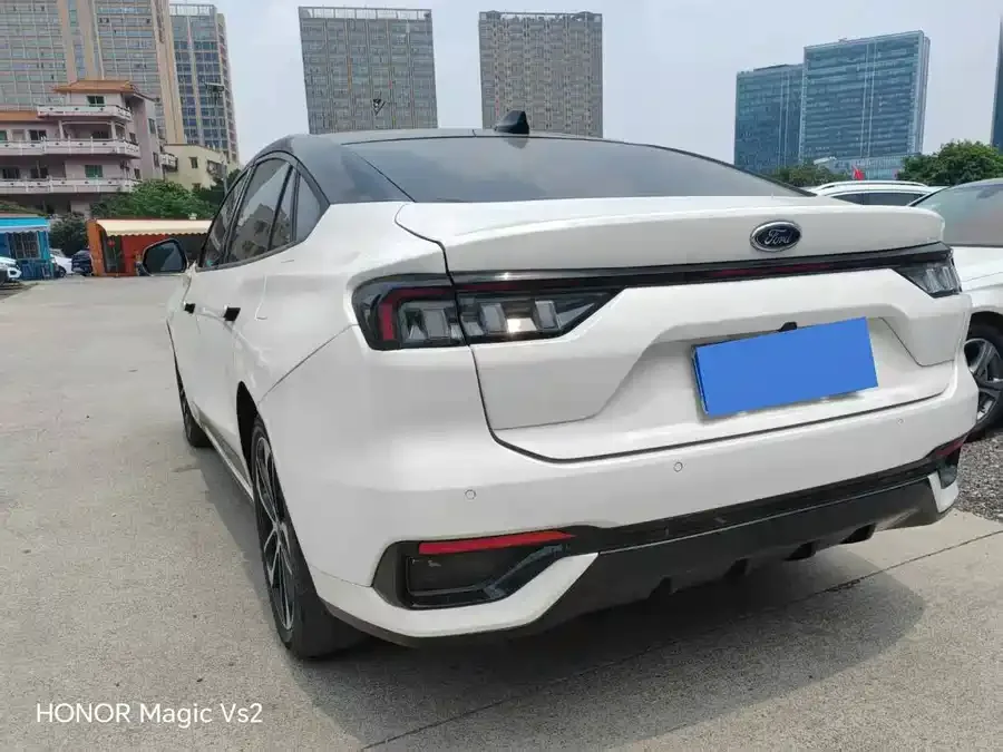 Ford Mondeo 2022 Toyota Mondeo EcoBoost 245 ST-Line 2023 — миниатюра 3