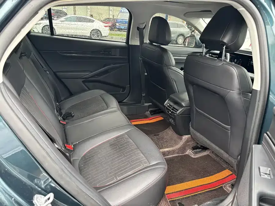 Ford Mondeo 2023 Mondeo EcoBoost 180 Luxury 2023 — миниатюра 2