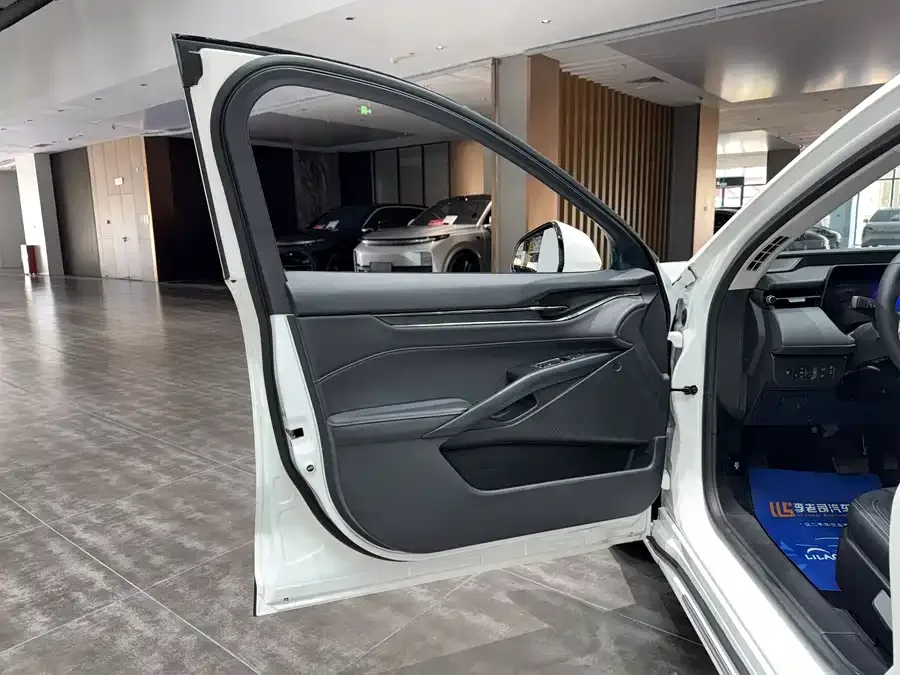 Ford Mondeo 2022 Mondeo EcoBoost 245 Fashion Edition 2023 — миниатюра 3