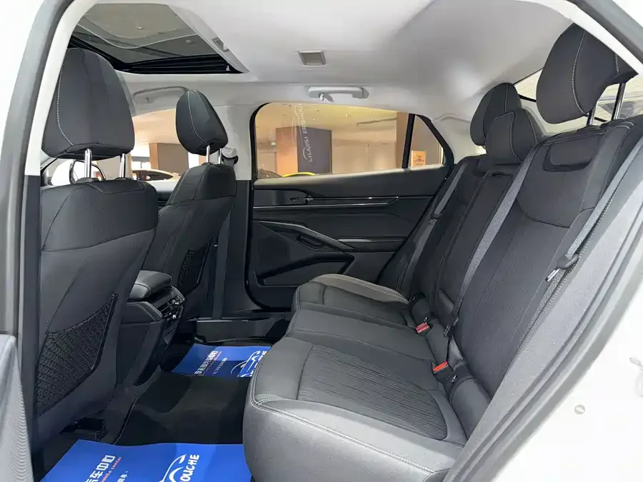 Ford Mondeo 2022 Mondeo EcoBoost 245 Fashion Edition 2023 — миниатюра 5