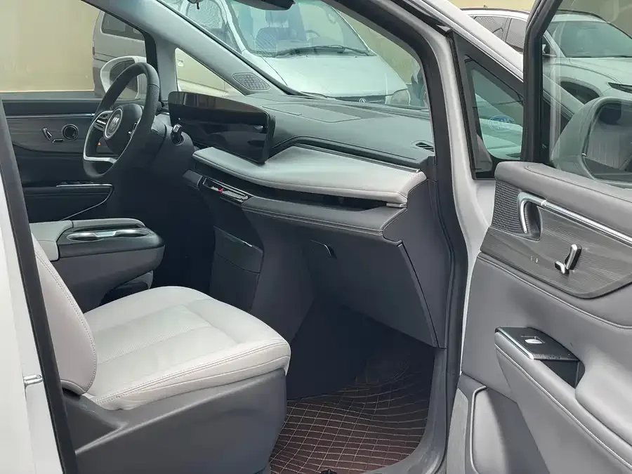 Buick GL8 2025 Lu Zun Zhixiang Edition 2025 — миниатюра 3