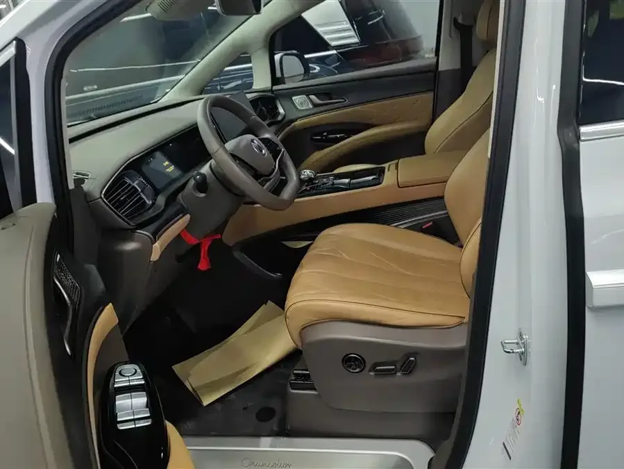 BYD D9 BYD D9 2022 DM-i 970 4WD Flagship Model 2023 — миниатюра 3