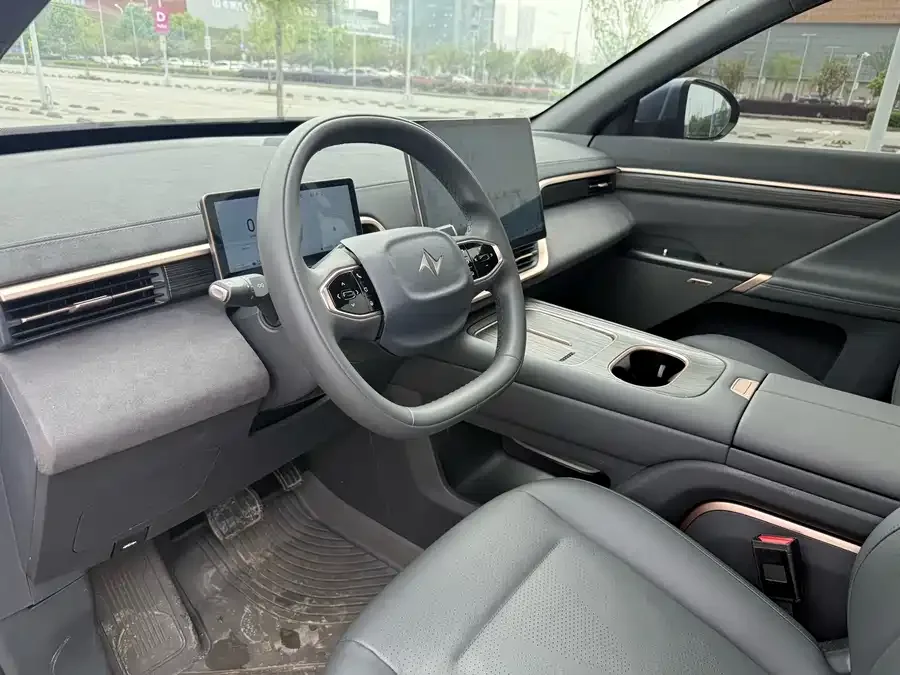 Dongfeng e008 e008 2024 210Max Extended Range 6-seater 2024 — миниатюра 2