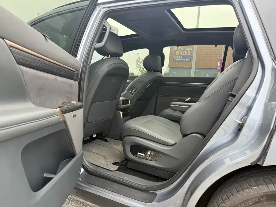 Dongfeng e008 e008 2024 210Max Extended Range 6-seater 2024 — миниатюра 3
