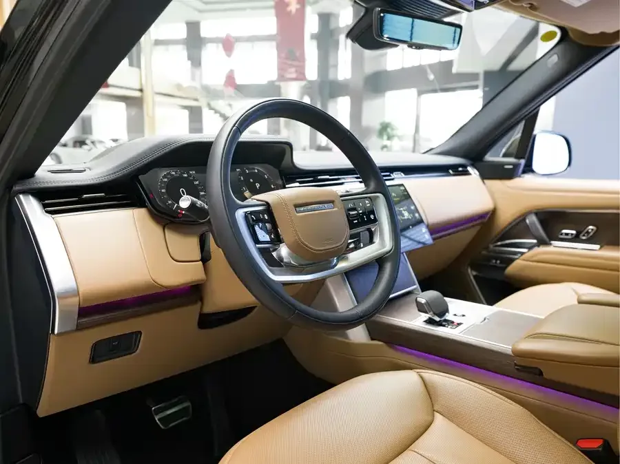 Land Rover Range Rover Range Rover 2024 3.0 L6 400PS Extended Edition 2024 — миниатюра 3