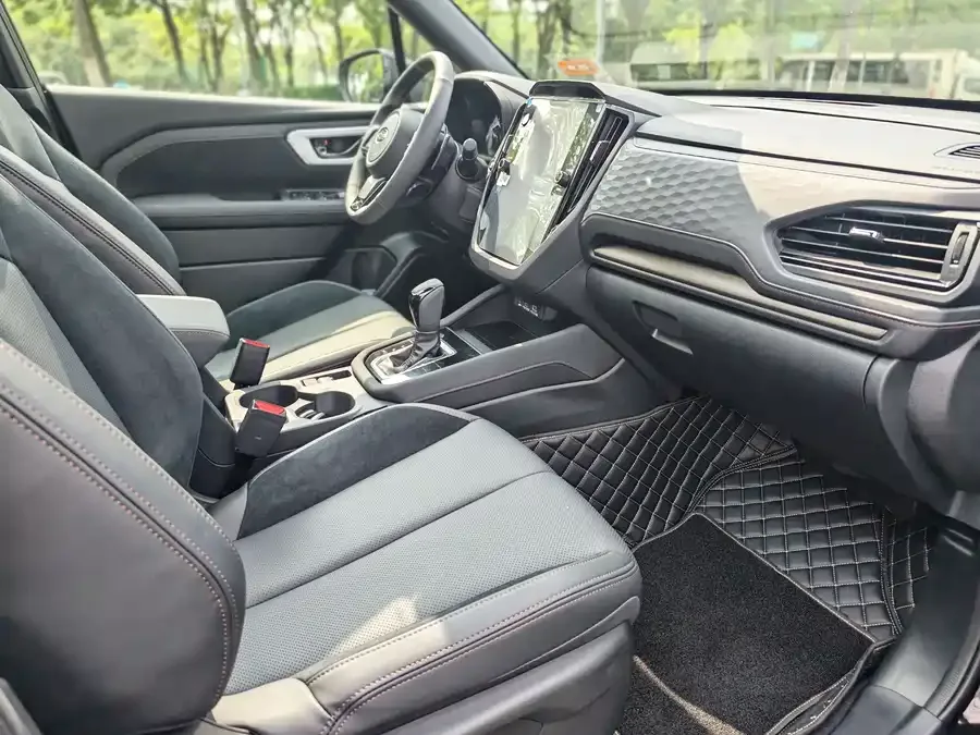 Subaru Forester 2026 Forester 2.5i AWD Flagship Edition EyeSight 2026 — миниатюра 3