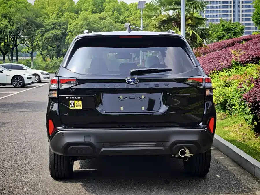 Subaru Forester 2026 Forester 2.5i AWD Flagship Edition EyeSight 2026 — миниатюра 5