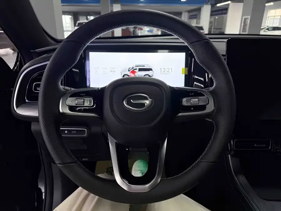 GAC Trumpchi GS8 Trumpchi GS8 2025 Pilot Series 2.0TGDI 2WD Luxury Edition 5 Seaters 2025 — миниатюра 4
