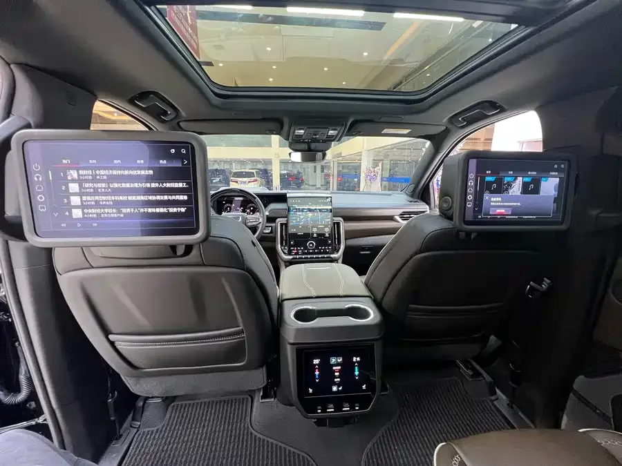 GMC Yukon YUKON Yukon 2025 2.7T Denali Peak Edition 2025 — миниатюра 4