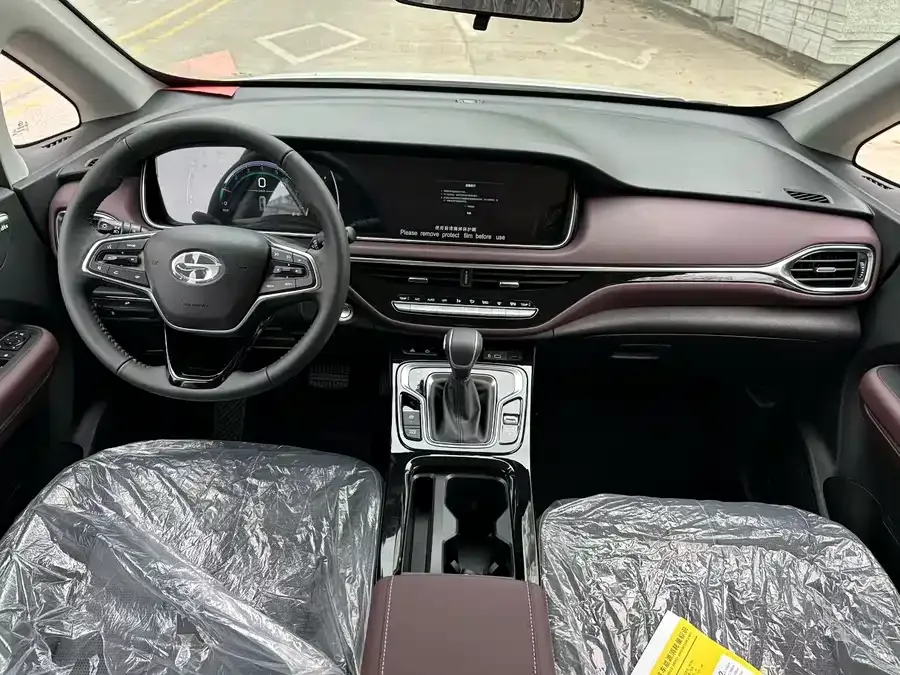 GAC Trumpchi M6 Trumpchi M6 2023 PRO 270T DCT Luxury Edition 2026 — миниатюра 3