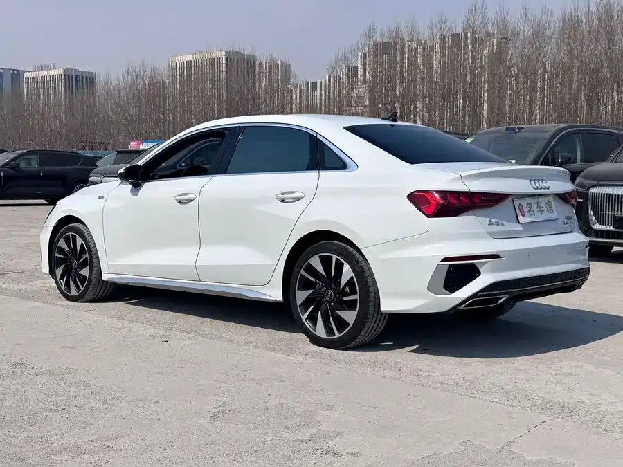 Audi A3 2023 A3L Limousine 35 TFSI Fashion Sports 2023 — миниатюра 2