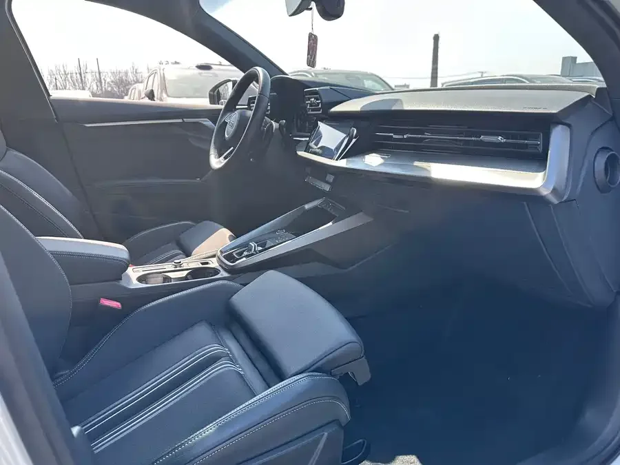 Audi A3 2023 A3L Limousine 35 TFSI Fashion Sports 2023 — миниатюра 5