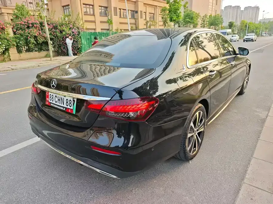 Mercedes-Benz E-class new energy Mercedes-Benz E-Class New Energy 2023 E 350 e L Plug-in Hybrid Sports Sedan 2023 — миниатюра 3