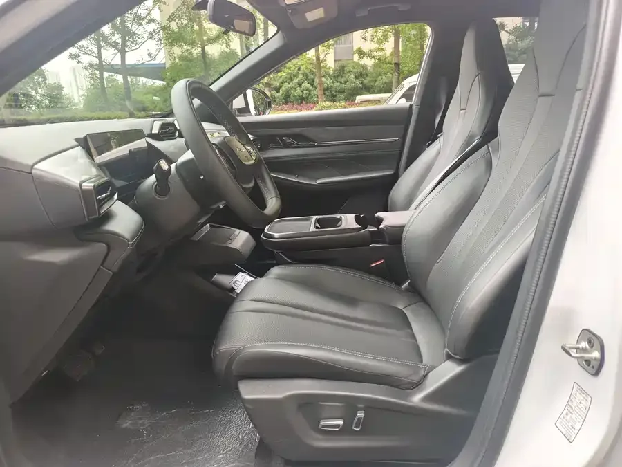 Dongfeng L7 Dongfeng Fengshen L7 2025 Model 205L Extended Range Enjoyment Edition 2025 — миниатюра 3