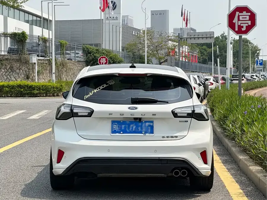 Ford Focus Focus 2021 hatchback EcoBoost 180 automatic ST Line 2022 — миниатюра 2