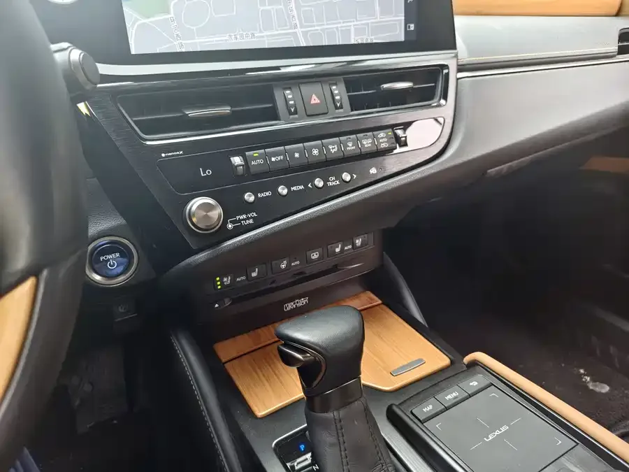 Lexus ES 2022 300h Executive Edition 2022 — миниатюра 3