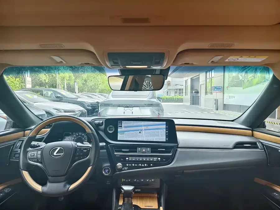 Lexus ES 2022 300h Executive Edition 2022 — миниатюра 5
