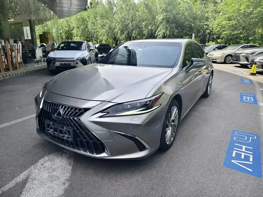 Lexus ES 2022
