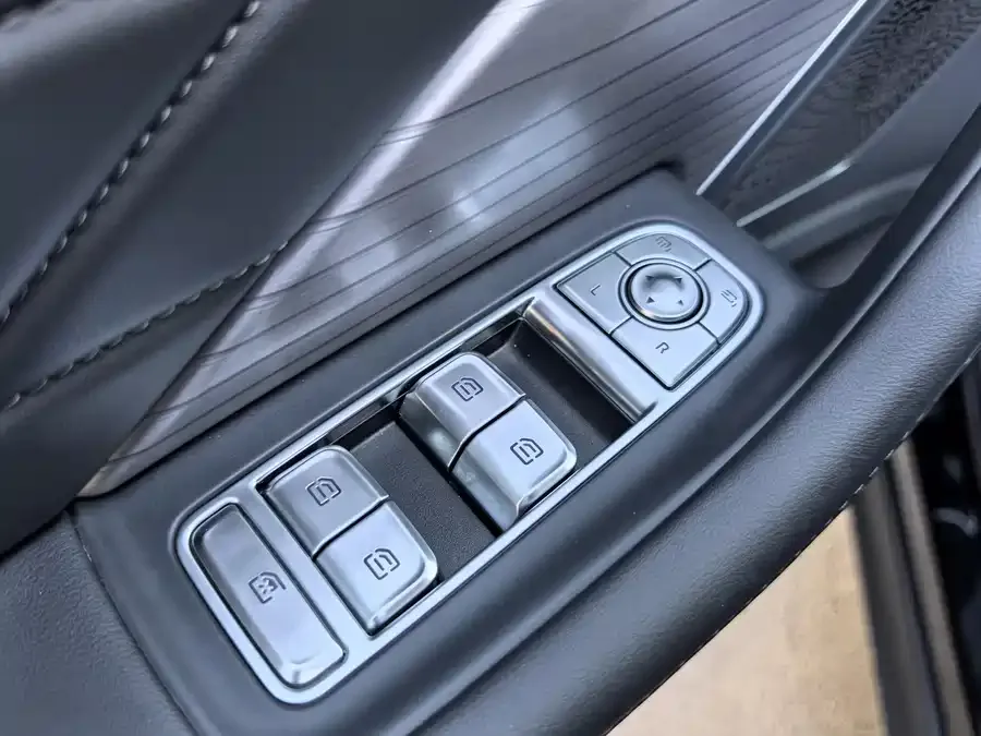 Hongqi HS7 PHEV Hongqi HS7 PHEV 2024 2.0T PHEV 4WD Flagship Chang Edition 6 Seaters 2024 — миниатюра 3
