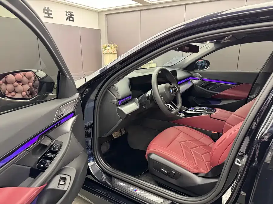 BMW 5 Series BMW 5 Series 2025 530Li Leading M Sport Package 2025 — миниатюра 4