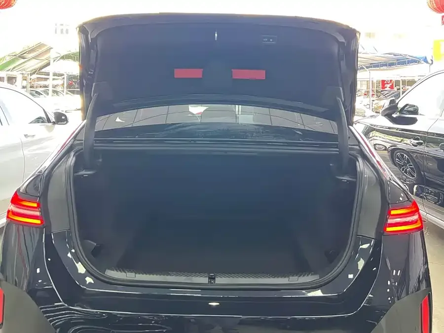 BMW 5 Series BMW 5 Series 2024 530Li Leading M Sports Package 2024 — миниатюра 4