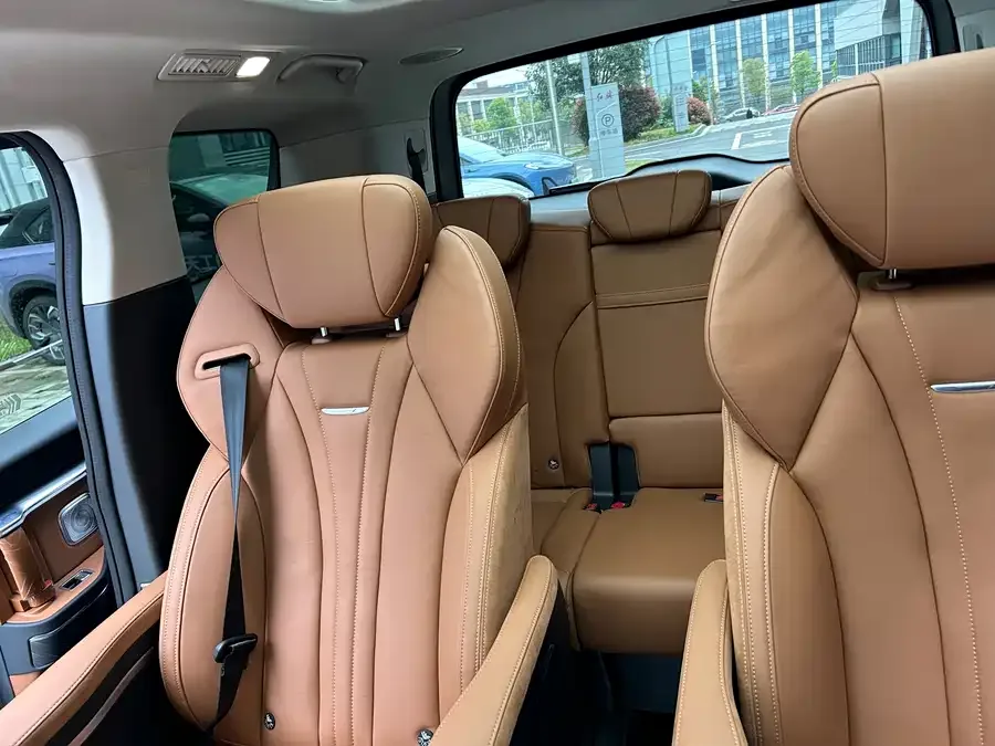 Hongqi HQ9 PHEV Hongqi HQ9 PHEV 2024 2.0T 4WD Business Edition 2024 — миниатюра 4