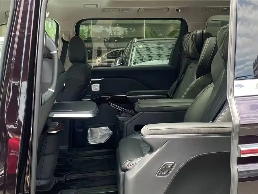Hongqi HQ9 PHEV Hongqi HQ9 PHEV 2024 2.0T 4WD Luxury Edition 2024 — миниатюра 3