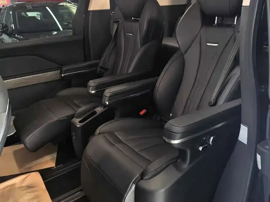 Hongqi HQ9 PHEV Hongqi HQ9 PHEV 2024 2.0T 4WD Business Edition 2024 — миниатюра 2