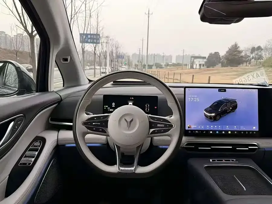 Voyah Lantu Dreamer 2025 Lantu Dreamer PHEV 4WD Premium Kunpeng Edition 2024 — миниатюра 4