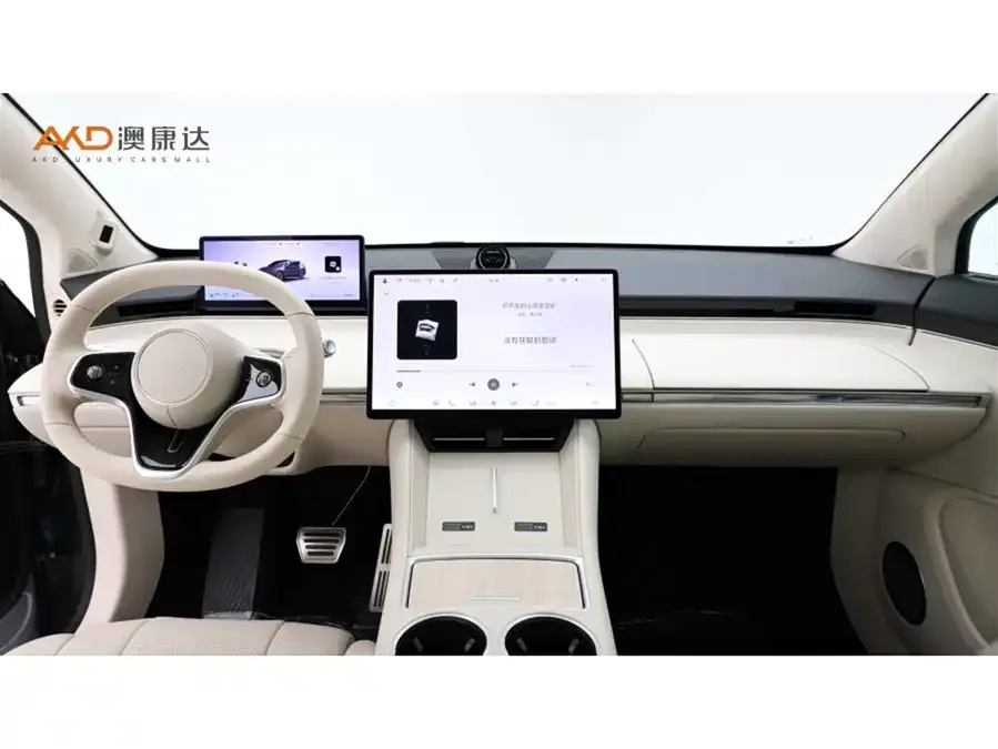 Smart world R7 Zhijie R7 2025 model with extended range of 331km Ultra 2025 — миниатюра 2