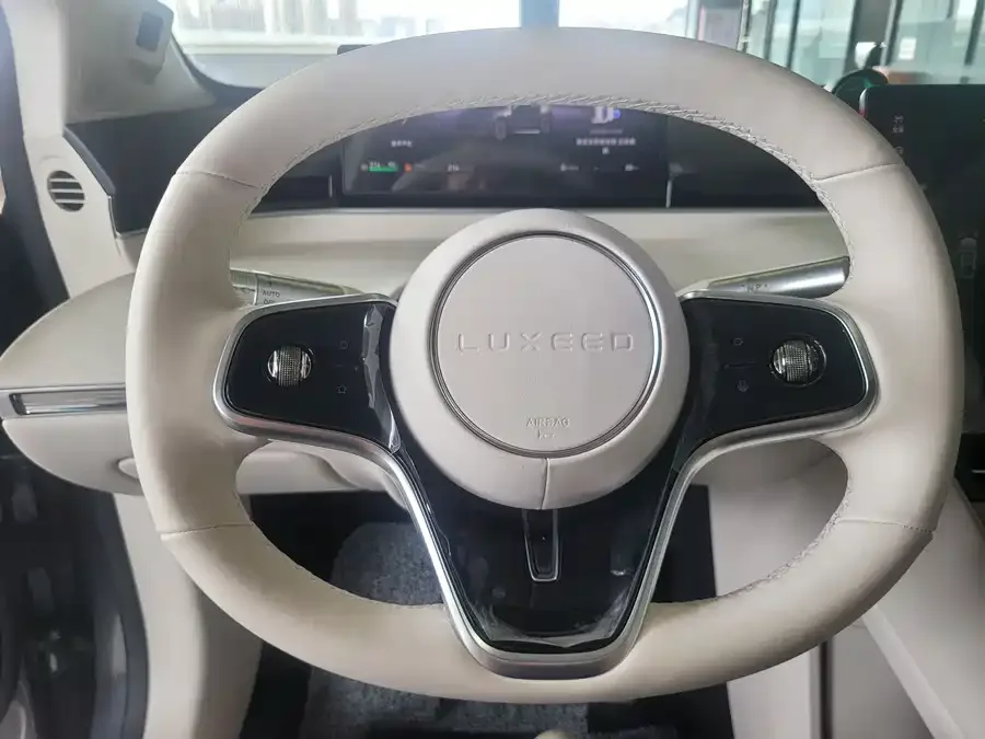 Smart world R7 Zhijie R7 2025 model with extended range of 251km Max 2026 — миниатюра 4