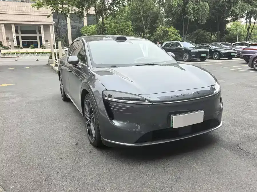 Smart world R7 Zhijie R7 2025 model with extended range of 331km Ultra 2025 — миниатюра 3