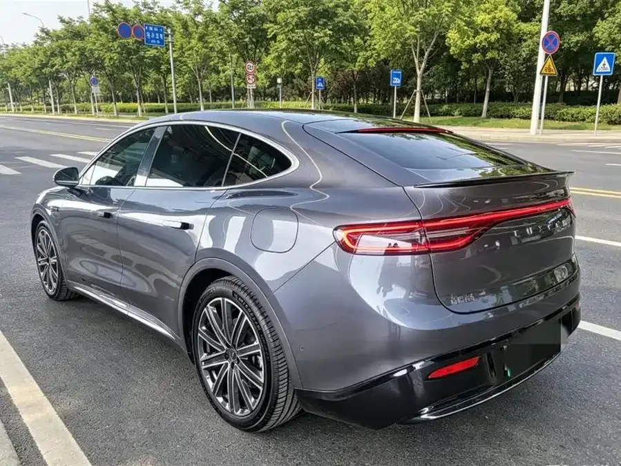 Smart world R7 Zhijie R7 2025 model with extended range of 251km Max 2026 — миниатюра 2