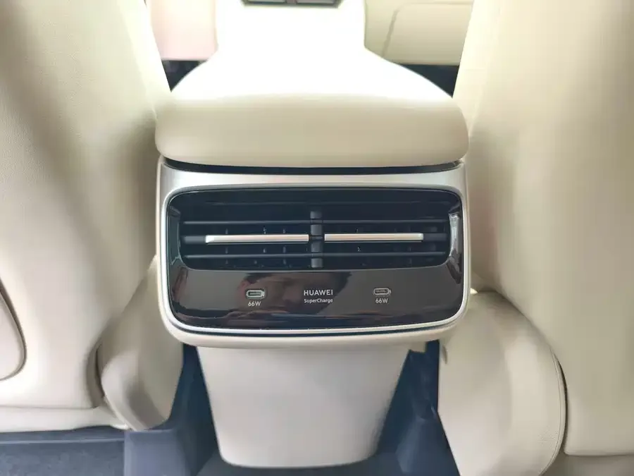 Smart world R7 Zhijie R7 2024 pure electric 667km Max 2024 — миниатюра 2
