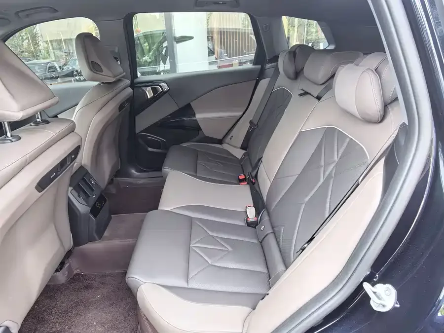 BMW X3 2025 facelift xDrive25L Luxury Package 2025 — миниатюра 3