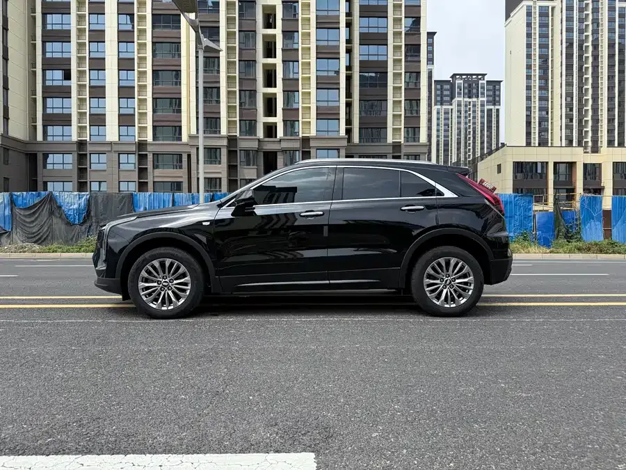 Cadillac XT4 2024 facelift 28T two-wheel drive luxury model 2025 — миниатюра 4